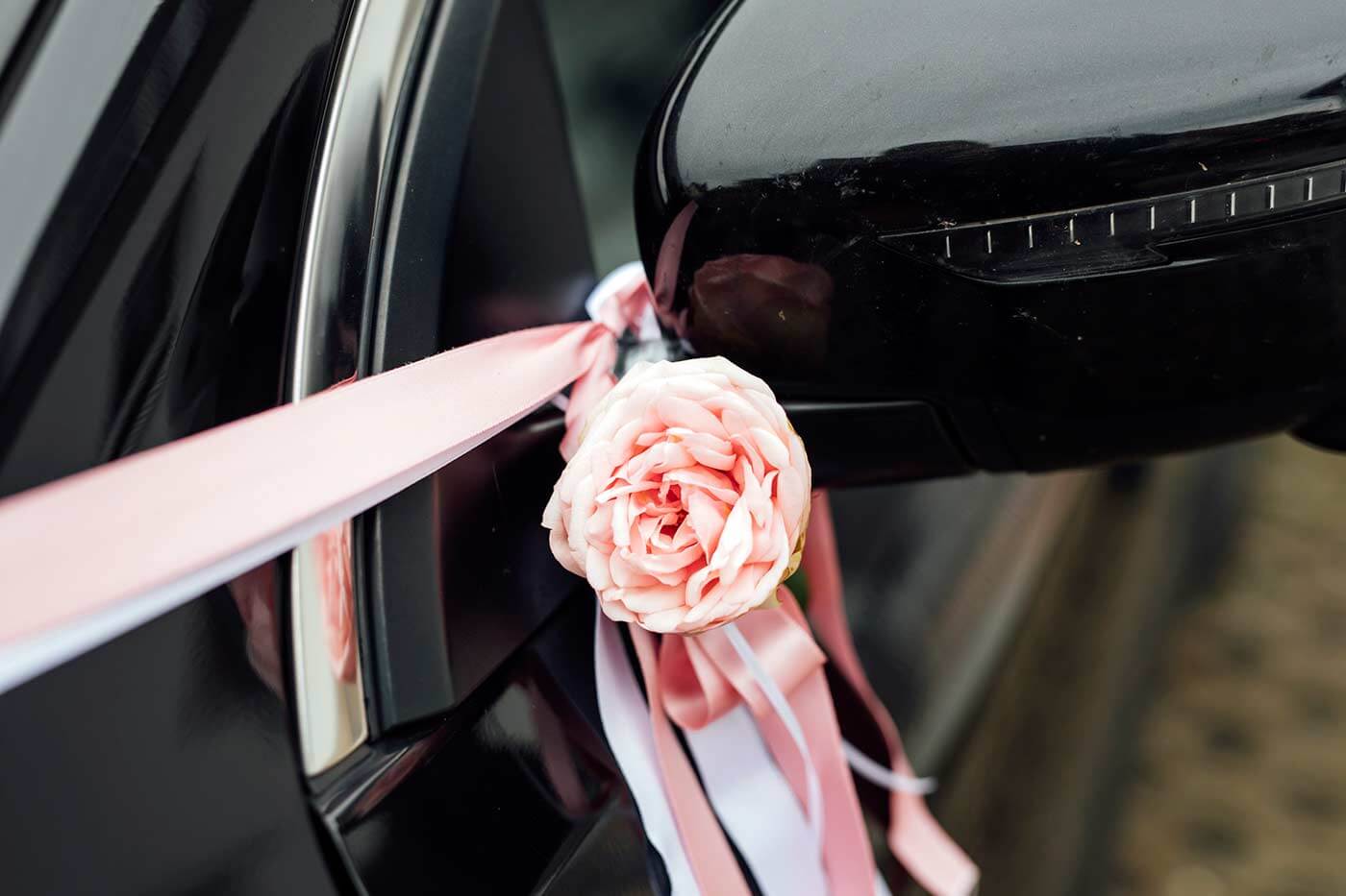 Was ist beim Autoschmuck für die Hochzeit alles erlaubt?